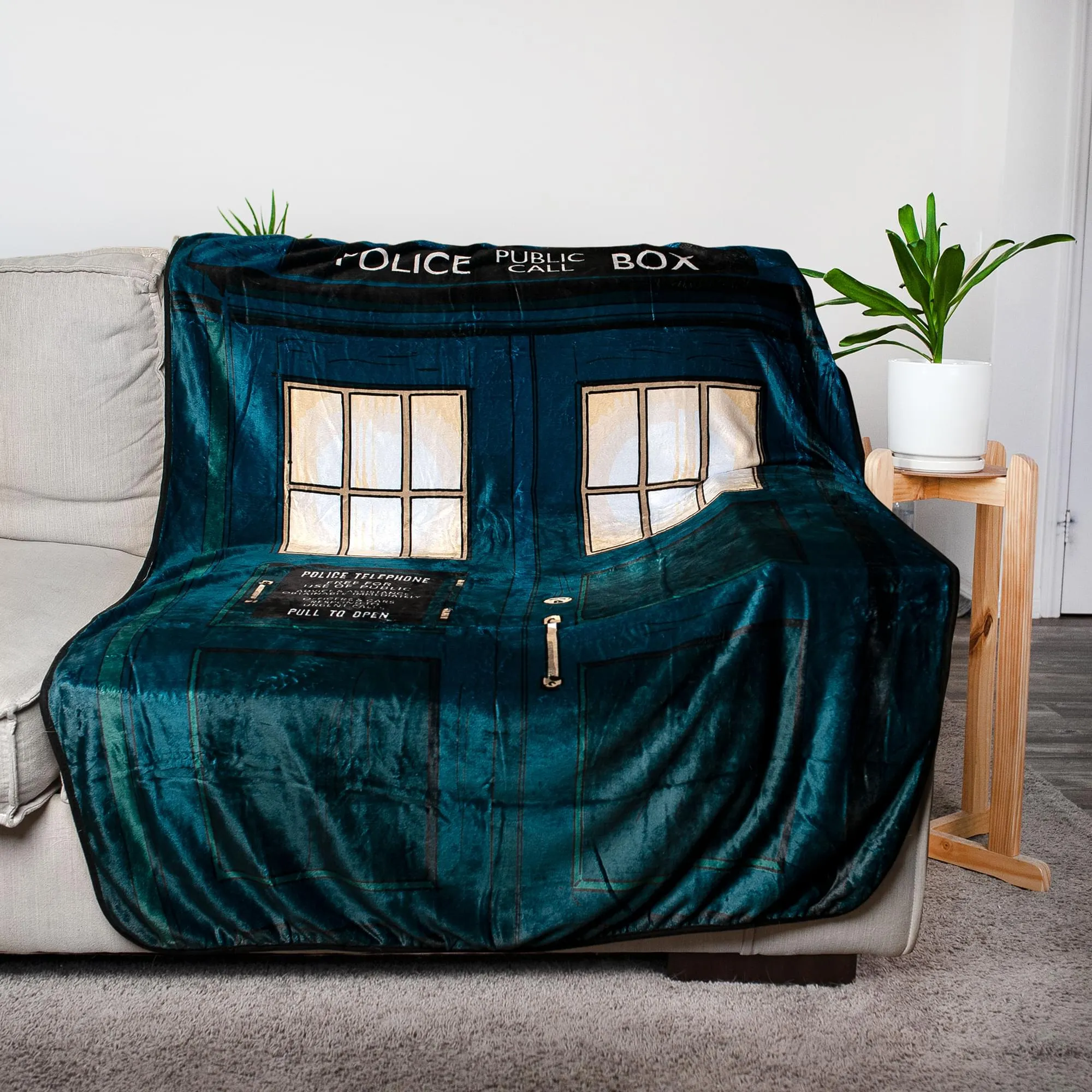 Doctor Who TARDIS Fleece Throw Blanket | 45 x 60 Inches