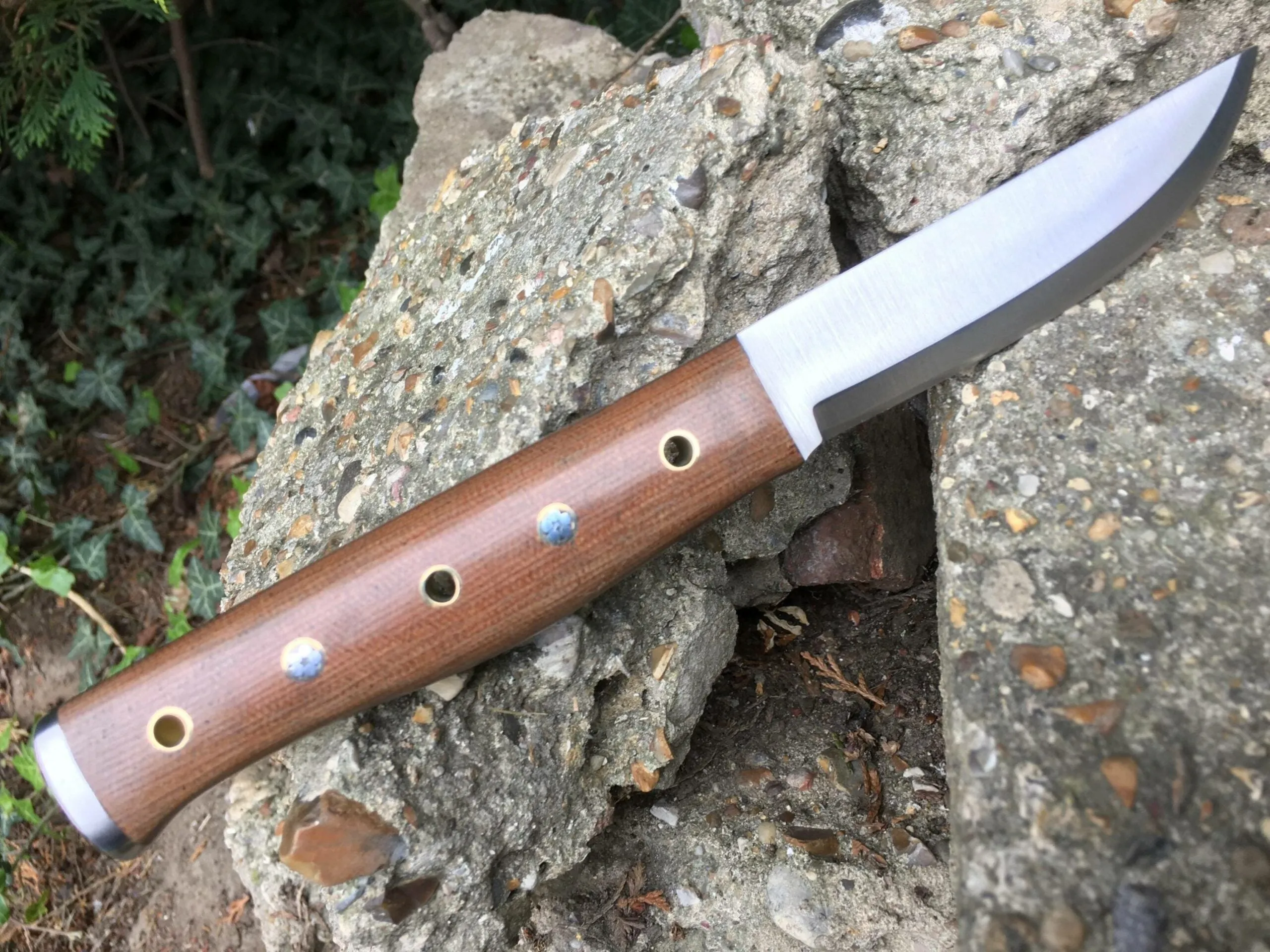 Hunting knife with sheath full tang bushcraft knife