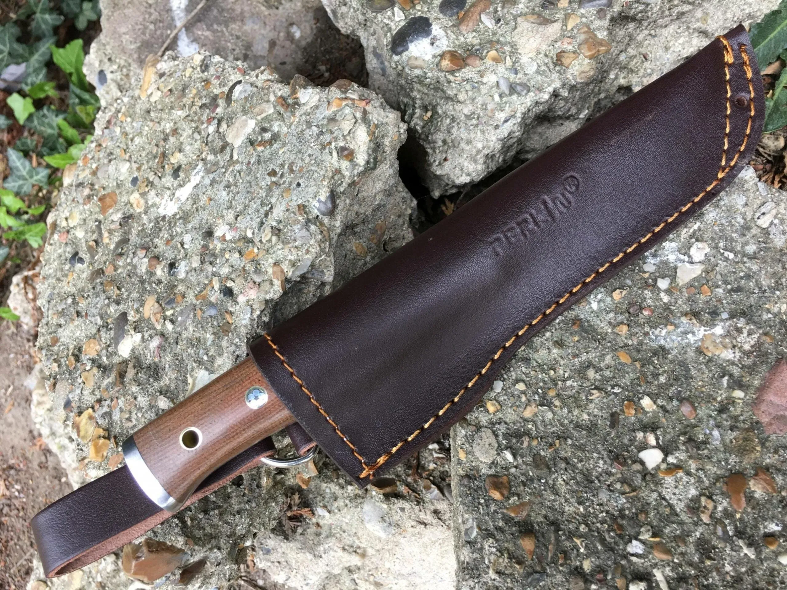 Hunting knife with sheath full tang bushcraft knife