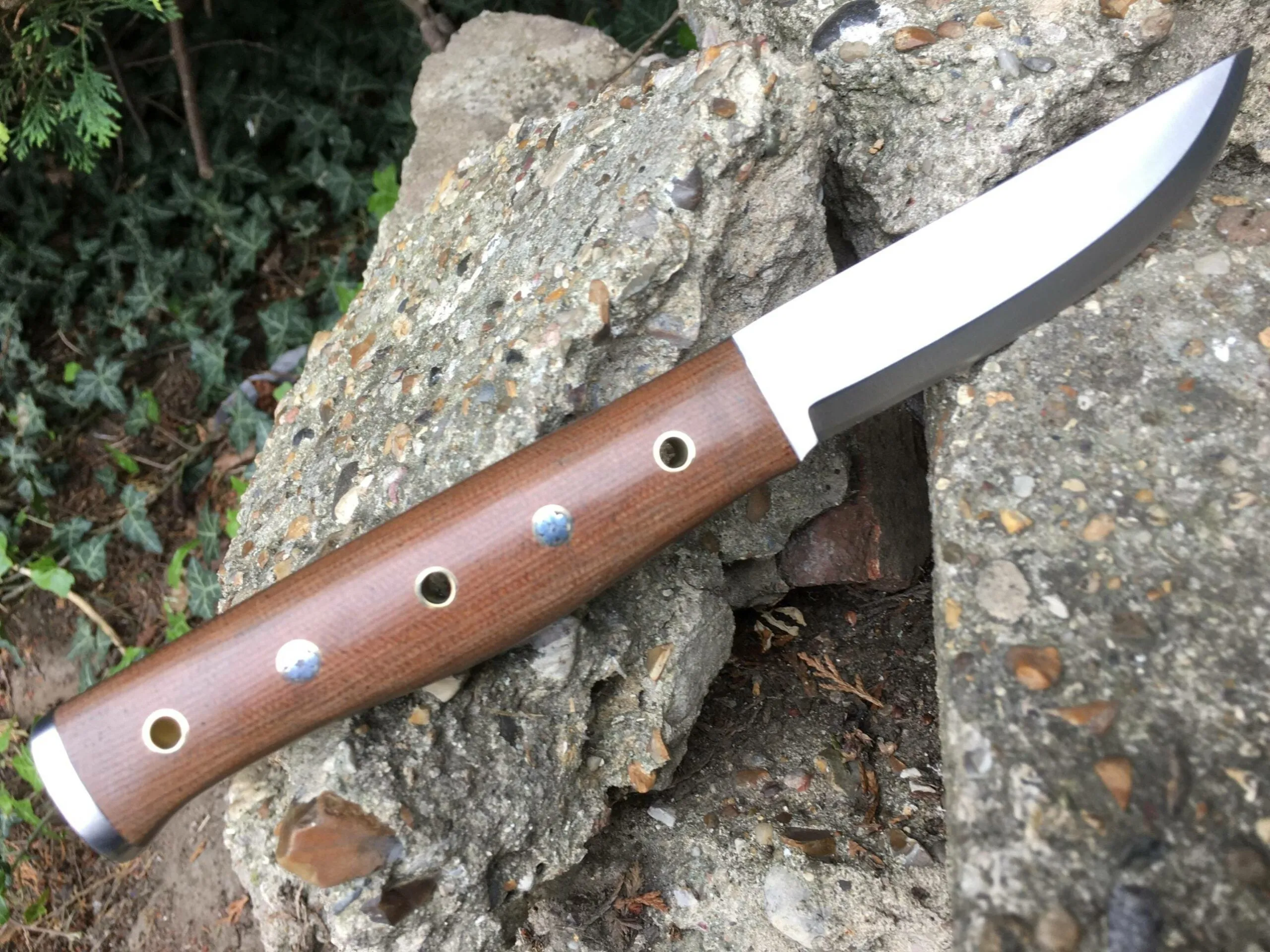 Hunting knife with sheath full tang bushcraft knife