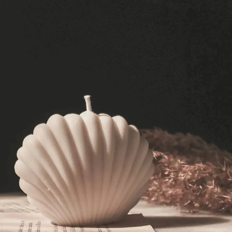 White Sea Shell Candle | Single | 5.1 x 8.9 x 6.4 cm / 2 x 3.5 x 2.5 inches